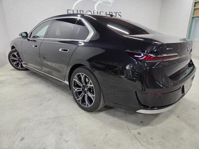 7シリーズ 740d xDrive エクセレンス 740d xDrive エクセレンス オートマチックドア マッサージシート シートベンチレーション パワーシート 置くだけ充電 サンルーフ 360度カメラ パドルシフト アップルカープレイ(6枚目)