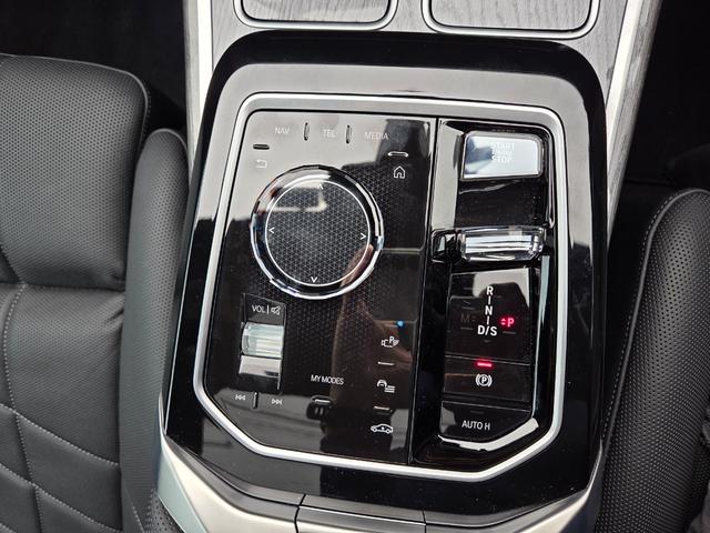 7シリーズ 740d xDrive エクセレンス 740d xDrive エクセレンス オートマチックドア マッサージシート シートベンチレーション パワーシート 置くだけ充電 サンルーフ 360度カメラ パドルシフト アップルカープレイ(10枚目)