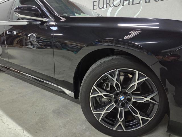 7シリーズ 740d xDrive エクセレンス 740d xDrive エクセレンス オートマチックドア マッサージシート シートベンチレーション パワーシート 置くだけ充電 サンルーフ 360度カメラ パドルシフト アップルカープレイ(27枚目)