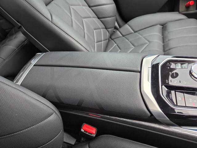 7シリーズ 740d xDrive エクセレンス 740d xDrive エクセレンス オートマチックドア マッサージシート シートベンチレーション パワーシート 置くだけ充電 サンルーフ 360度カメラ パドルシフト アップルカープレイ(48枚目)
