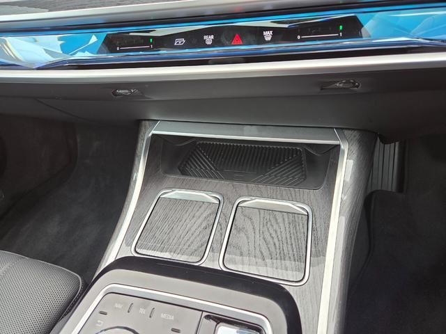 7シリーズ 740d xDrive エクセレンス 740d xDrive エクセレンス オートマチックドア マッサージシート シートベンチレーション パワーシート 置くだけ充電 サンルーフ 360度カメラ パドルシフト アップルカープレイ(49枚目)