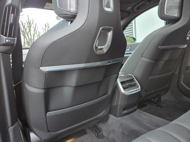 7シリーズ 740d xDrive エクセレンス 740d xDrive エクセレンス オートマチックドア マッサージシート シートベンチレーション パワーシート 置くだけ充電 サンルーフ 360度カメラ パドルシフト アップルカープレイ(58枚目)