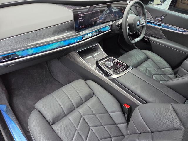 7シリーズ 740d xDrive エクセレンス 740d xDrive エクセレンス オートマチックドア マッサージシート シートベンチレーション パワーシート 置くだけ充電 サンルーフ 360度カメラ パドルシフト アップルカープレイ(62枚目)