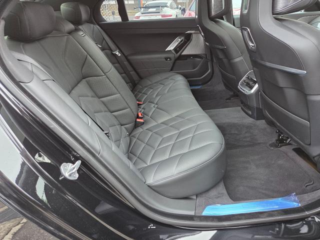 7シリーズ 740d xDrive エクセレンス 740d xDrive エクセレンス オートマチックドア マッサージシート シートベンチレーション パワーシート 置くだけ充電 サンルーフ 360度カメラ パドルシフト アップルカープレイ(63枚目)