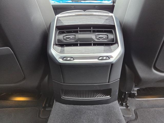 7シリーズ 740d xDrive エクセレンス 740d xDrive エクセレンス オートマチックドア マッサージシート シートベンチレーション パワーシート 置くだけ充電 サンルーフ 360度カメラ パドルシフト アップルカープレイ(66枚目)