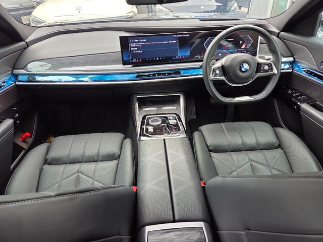 7シリーズ 740d xDrive エクセレンス 740d xDrive エクセレンス オートマチックドア マッサージシート シートベンチレーション パワーシート 置くだけ充電 サンルーフ 360度カメラ パドルシフト アップルカープレイ(67枚目)