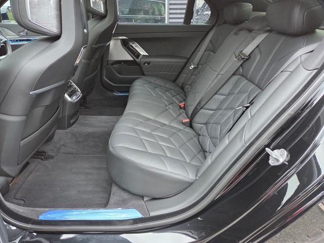 7シリーズ 740d xDrive エクセレンス 740d xDrive エクセレンス オートマチックドア マッサージシート シートベンチレーション パワーシート 置くだけ充電 サンルーフ 360度カメラ パドルシフト アップルカープレイ(71枚目)
