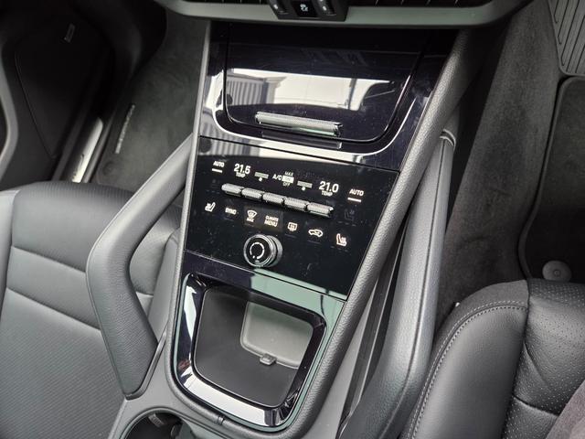 カイエン ベースグレード 21インチカイエンターボAW マトリックスLEDヘッド パノラマルーフ パッセンジャーディスプレイ BOSEサウンド スポーツクロノ スポーツテール LEDテール ソフトクローズドア GTステアリング(9枚目)