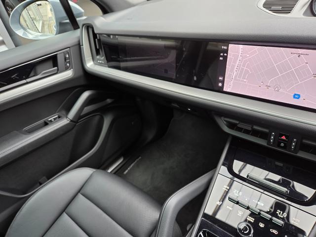 カイエン ベースグレード 21インチカイエンターボAW マトリックスLEDヘッド パノラマルーフ パッセンジャーディスプレイ BOSEサウンド スポーツクロノ スポーツテール LEDテール ソフトクローズドア GTステアリング(10枚目)