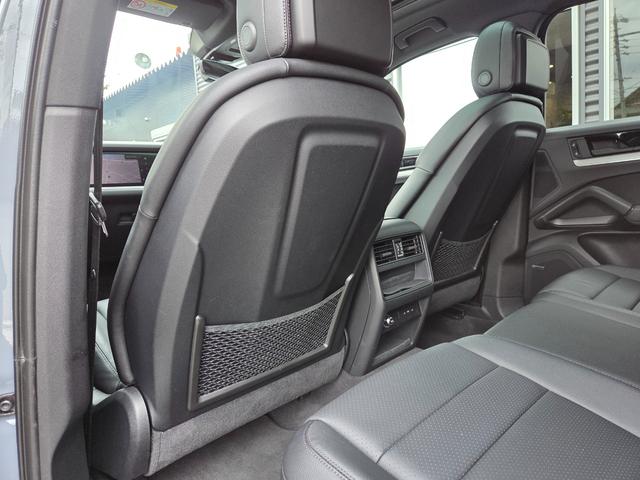 カイエン ベースグレード 21インチカイエンターボAW マトリックスLEDヘッド パノラマルーフ パッセンジャーディスプレイ BOSEサウンド スポーツクロノ スポーツテール LEDテール ソフトクローズドア GTステアリング(13枚目)