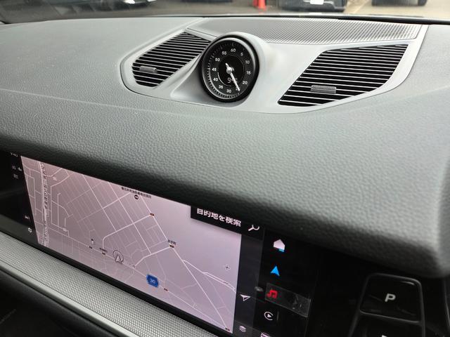 カイエン ベースグレード 21インチカイエンターボAW マトリックスLEDヘッド パノラマルーフ パッセンジャーディスプレイ BOSEサウンド スポーツクロノ スポーツテール LEDテール ソフトクローズドア GTステアリング(14枚目)