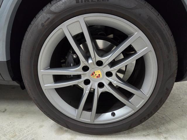 カイエン ベースグレード 21インチカイエンターボAW マトリックスLEDヘッド パノラマルーフ パッセンジャーディスプレイ BOSEサウンド スポーツクロノ スポーツテール LEDテール ソフトクローズドア GTステアリング(26枚目)