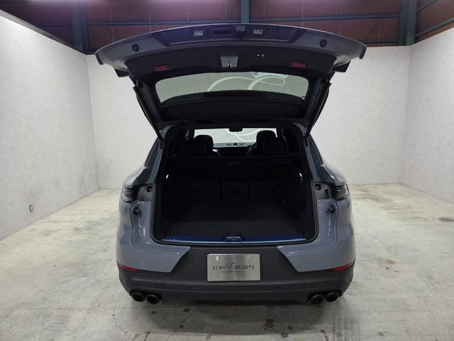 カイエン ベースグレード 21インチカイエンターボAW マトリックスLEDヘッド パノラマルーフ パッセンジャーディスプレイ BOSEサウンド スポーツクロノ スポーツテール LEDテール ソフトクローズドア GTステアリング(37枚目)