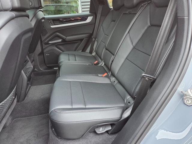 カイエン ベースグレード 21インチカイエンターボAW マトリックスLEDヘッド パノラマルーフ パッセンジャーディスプレイ BOSEサウンド スポーツクロノ スポーツテール LEDテール ソフトクローズドア GTステアリング(68枚目)