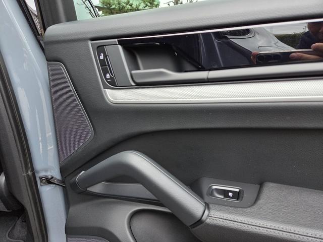 カイエン ベースグレード 21インチカイエンターボAW マトリックスLEDヘッド パノラマルーフ パッセンジャーディスプレイ BOSEサウンド スポーツクロノ スポーツテール LEDテール ソフトクローズドア GTステアリング(78枚目)