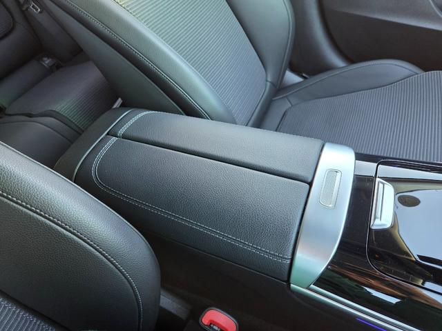 Ｃクラス Ｃ２００アバンギャルド　新品Ｃ６３ＳＥ仕様エアロ＆グリル＆２０インチＡＷ＆新品Ｈ＆Ｒダウンサス　Ｃ６３ＳＥサイドスカート　３６０°カメラ　新品タイヤ　新品４本出しマフラーカッター　黒ハーフレザーシート（21枚目）