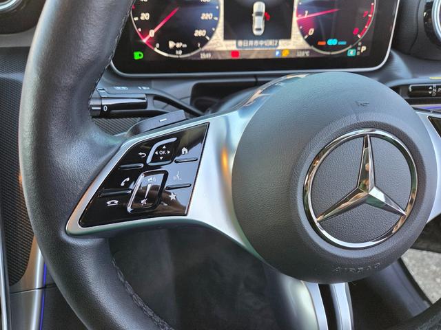 Ｃクラス Ｃ２００アバンギャルド　新品Ｃ６３ＳＥ仕様エアロ＆グリル＆２０インチＡＷ＆新品Ｈ＆Ｒダウンサス　Ｃ６３ＳＥサイドスカート　３６０°カメラ　新品タイヤ　新品４本出しマフラーカッター　黒ハーフレザーシート（29枚目）