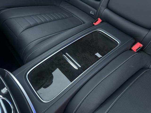 Ｓクラス Ｓ５５０　クーペ　ＡＭＧライン　新品Ｓ６３仕様バンパー！新品Ｓ６３仕様リアディフューザー！４本出しマフラーカッター！パナメリカーナグリル！２２インチハイパーフォージド！ＡＭＧ純正フロントバッジ！ダイヤモンドホワイト！ロワリングキット（32枚目）