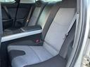 後部座席の使用感はあまりなく、シートに破れや気になるほつれなどなく綺麗な状態を保っております。