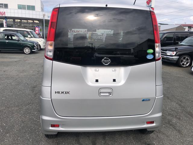 ルークス Ｅ　両側スライド・片側電動　ナビ　ＴＶ　スマートキー　アイドリングストップ　電動格納ミラー　ベンチシート　ＣＶＴ　盗難防止システム　ＡＢＳ　ＣＤ　ＵＳＢ　衝突安全ボディ　エアコン　パワーステアリング（16枚目）