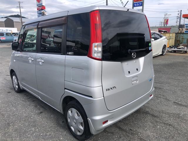 ルークス Ｅ　両側スライド・片側電動　ナビ　ＴＶ　スマートキー　アイドリングストップ　電動格納ミラー　ベンチシート　ＣＶＴ　盗難防止システム　ＡＢＳ　ＣＤ　ＵＳＢ　衝突安全ボディ　エアコン　パワーステアリング（17枚目）