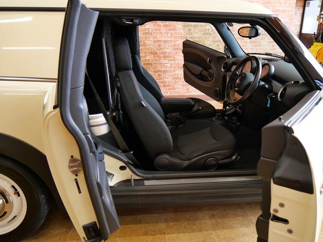 ＭＩＮＩ クーパー　クラブバン　後期／２人乗り／禁煙車／パナソニック２ＤＩＮ／地デジ／Ｂカメラ／ＢＴオーディオ／ＥＴＣ／ディーン１５インチ（18枚目）
