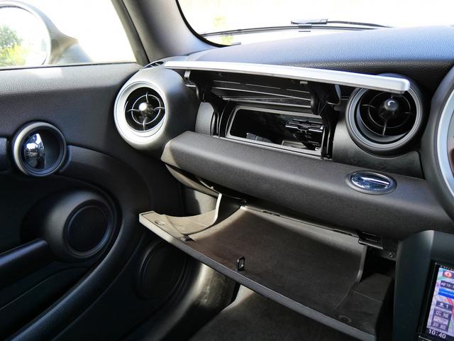 ＭＩＮＩ クーパー　クラブバン　後期／２人乗り／禁煙車／パナソニック２ＤＩＮ／地デジ／Ｂカメラ／ＢＴオーディオ／ＥＴＣ／ディーン１５インチ（77枚目）