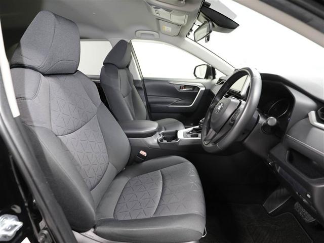 ゆったり室内で運転もしやすいです♪使い勝手の良い配置も考えられています！！