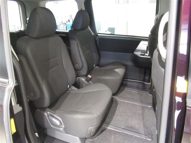 ノア Ｘ　Ｇエディション　メモリーナビ　フルセグ　バックカメラ　ＥＴＣ　ＣＤ　ミュージックプレイヤー接続可　ＤＶＤ再生　ＨＩＤヘッドライト　両側電動スライド　乗車定員７人　３列シート　スマートキー　キーレス　ワンオーナー（15枚目）