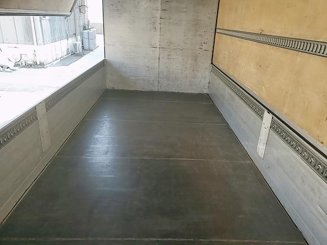 アルミウイング 積載2750Kg ワイドベット付き R観音扉 荷台内寸長さ625横238高さ240 床鉄板貼り エンジンJ05E バックカメラ ラッシング2段(21枚目)