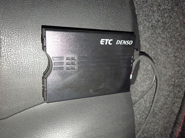 ノート ニスモ　Ｓ　ワンオーナー／禁煙車／社外ナビ／フルセグＴＶ／ブルートゥース接続／ＣＤ・ＤＶＤ／音楽録音／インテリキー／ＬＥＤオートライト／純正１７インチアルミ／ＨＫＳマフラー（純正有り）／ＥＴＣ／スペアキー有り（8枚目）