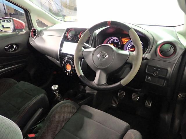 ノート ニスモ　Ｓ　ワンオーナー／禁煙車／社外ナビ／フルセグＴＶ／ブルートゥース接続／ＣＤ・ＤＶＤ／音楽録音／インテリキー／ＬＥＤオートライト／純正１７インチアルミ／ＨＫＳマフラー（純正有り）／ＥＴＣ／スペアキー有り（15枚目）