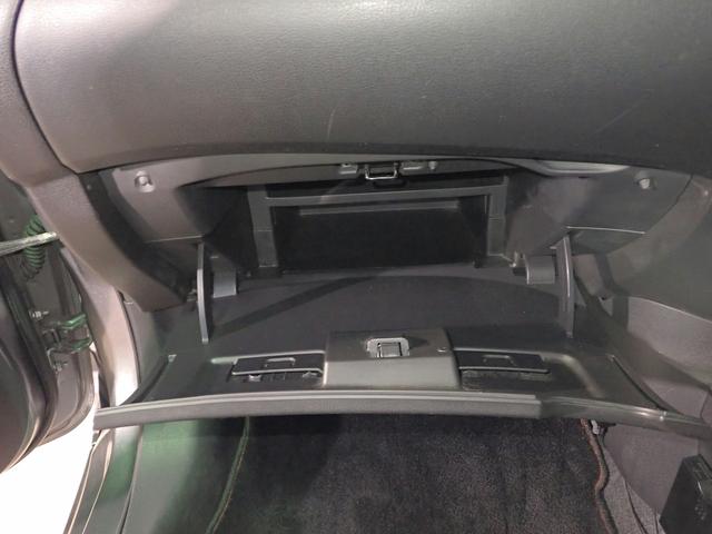 ノート ニスモ　Ｓ　ワンオーナー／禁煙車／社外ナビ／フルセグＴＶ／ブルートゥース接続／ＣＤ・ＤＶＤ／音楽録音／インテリキー／ＬＥＤオートライト／純正１７インチアルミ／ＨＫＳマフラー（純正有り）／ＥＴＣ／スペアキー有り（20枚目）