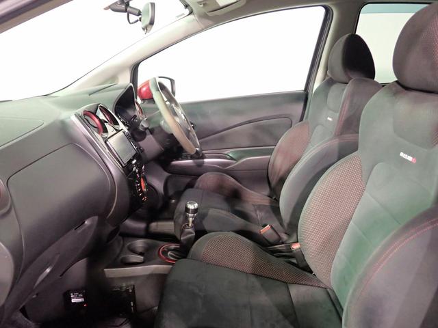 ノート ニスモ　Ｓ　ワンオーナー／禁煙車／社外ナビ／フルセグＴＶ／ブルートゥース接続／ＣＤ・ＤＶＤ／音楽録音／インテリキー／ＬＥＤオートライト／純正１７インチアルミ／ＨＫＳマフラー（純正有り）／ＥＴＣ／スペアキー有り（21枚目）