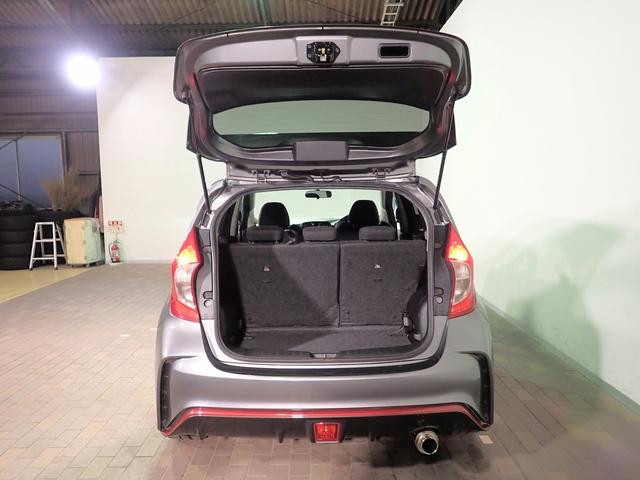 ノート ニスモ　Ｓ　ワンオーナー／禁煙車／社外ナビ／フルセグＴＶ／ブルートゥース接続／ＣＤ・ＤＶＤ／音楽録音／インテリキー／ＬＥＤオートライト／純正１７インチアルミ／ＨＫＳマフラー（純正有り）／ＥＴＣ／スペアキー有り（23枚目）