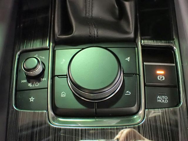 ＭＡＺＤＡ３ファストバック ＸＤ　Ｌパッケージ　禁煙車／純正ナビ／全方位カメラ／フルセグＴＶ／ブルートゥース／ＣＤ・ＤＶＤ／ＨＤＭＩ／衝突軽減ブレーキ／黒革シート／パワーシート／シートヒーター／インテリキー／ＬＥＤオートライト／ＥＴＣ／純正１８ＡＷ（16枚目）