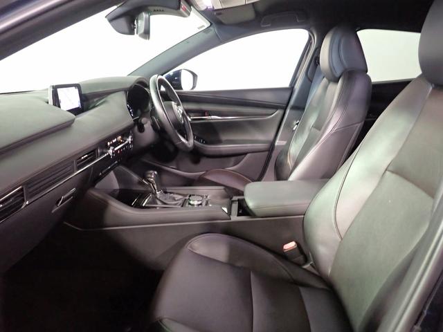 ＭＡＺＤＡ３ファストバック ＸＤ　Ｌパッケージ　禁煙車／純正ナビ／全方位カメラ／フルセグＴＶ／ブルートゥース／ＣＤ・ＤＶＤ／ＨＤＭＩ／衝突軽減ブレーキ／黒革シート／パワーシート／シートヒーター／インテリキー／ＬＥＤオートライト／ＥＴＣ／純正１８ＡＷ（22枚目）