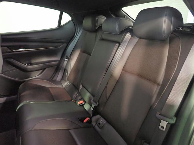 ＭＡＺＤＡ３ファストバック ＸＤ　Ｌパッケージ　禁煙車／純正ナビ／全方位カメラ／フルセグＴＶ／ブルートゥース／ＣＤ・ＤＶＤ／ＨＤＭＩ／衝突軽減ブレーキ／黒革シート／パワーシート／シートヒーター／インテリキー／ＬＥＤオートライト／ＥＴＣ／純正１８ＡＷ（24枚目）
