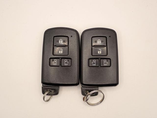 ノア ハイブリッドG 外ナビ/バックカメラ/フルセグTV/ブルートゥース/CD・DVD/音楽録音/フリップダウンモニター/ETC/インテリキー/HIDオートライト/シートヒーター/両側パワスラ/革調シートカバー/純15AW(8枚目)