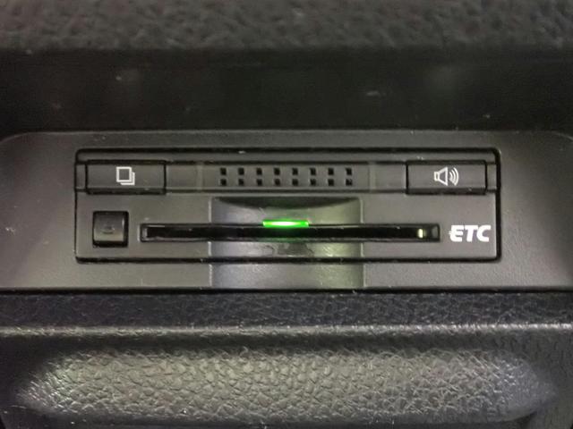 ノア ハイブリッドG 外ナビ/バックカメラ/フルセグTV/ブルートゥース/CD・DVD/音楽録音/フリップダウンモニター/ETC/インテリキー/HIDオートライト/シートヒーター/両側パワスラ/革調シートカバー/純15AW(9枚目)