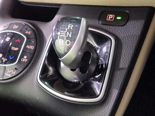 ノア ハイブリッドG 外ナビ/バックカメラ/フルセグTV/ブルートゥース/CD・DVD/音楽録音/フリップダウンモニター/ETC/インテリキー/HIDオートライト/シートヒーター/両側パワスラ/革調シートカバー/純15AW(18枚目)