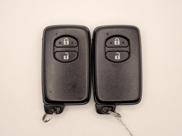 カローラフィールダー ハイブリッドG ダブルバイビー 社外ナビ/バックカメラ/フルセグTV/ブルートゥース/CD・DVD/ETC/衝突軽減ブレーキ/スマートキー/LEDオートライト/ハーフレザーシート/オートハイビーム/純正16インチアルミ(8枚目)