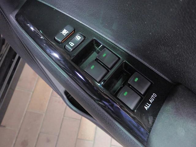 カローラフィールダー ハイブリッドG ダブルバイビー 社外ナビ/バックカメラ/フルセグTV/ブルートゥース/CD・DVD/ETC/衝突軽減ブレーキ/スマートキー/LEDオートライト/ハーフレザーシート/オートハイビーム/純正16インチアルミ(14枚目)