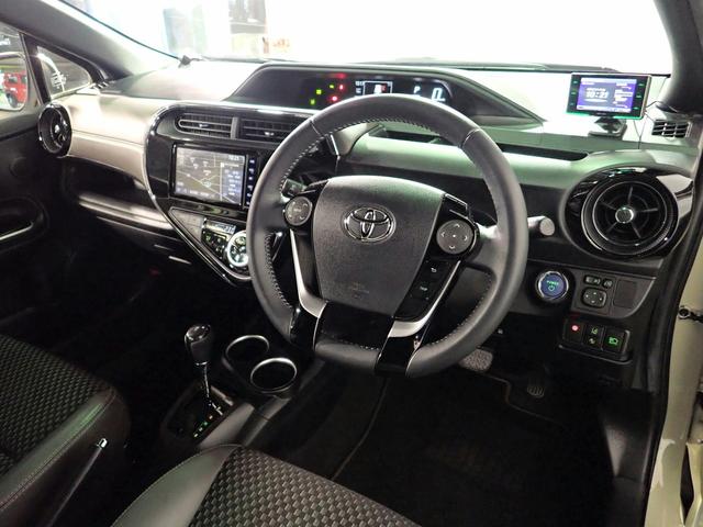 TOYOTA AQUA CROSSOVER GLAM