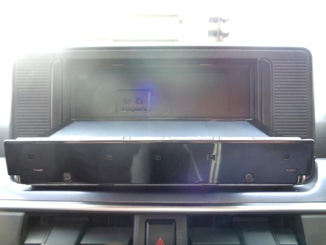 ＣＤ・ＤＶＤはどこから入れるの？ご覧の様にモニターをスライドすると挿入口がございます！弊社では不必要な保証、不必要なオプション強要、不必要なローンでのお支払い誘導等一切ございません！安心してご覧下さい