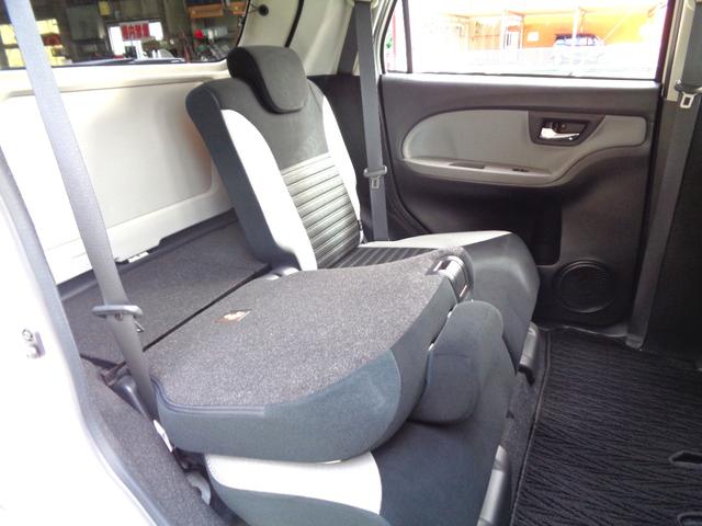 後席を倒すことで広大なラゲッジスペースを作ることができます！ベビーカーを折りたたまずに積むことも可能！片側だけでもできるので３人乗車で荷物が多いときには便利！もちろん左右どちらでも前倒しは可能です！