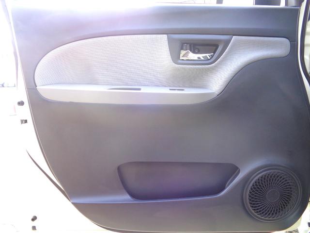 左前ドアトリムです！自社整備工場完備でこの価格が実現しました！車検整備、板金塗装、一般修理まで隣接した自社工場で全て行います！アフターケアも含めて全面的にサポート致します！是非お任せ下さい！