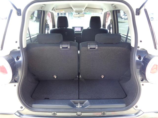 バックドアを開けますとこのような感じで荷室スペースがあります！コンパクトサイズのキャストアクティバです！広くはないですが狭くもないという感じではないでしょうか？高さもうまく使って荷物を載せましょう！