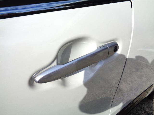 もちろんスマートキー完備のキャストでございます！お買い物、雨天など両手が塞がっている時など非常に便利です！携帯するだけでドアの施錠解錠、エンジンスタートまでできちゃう魔法のカギです！お早めにね！