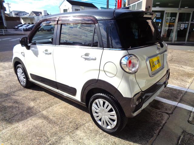 ボディ両サイドにはガンメタリック塗装のサイドドアモールも設けられ、またアクティブな印象の大径タイヤ（１６５／６０Ｒ１５）を採用！軽量高剛性ボディ！ダイハツキャストアクティバです！ダイハツ買うなら今！